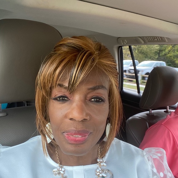 Meet your Posher, Janet - Picture 1 of 1